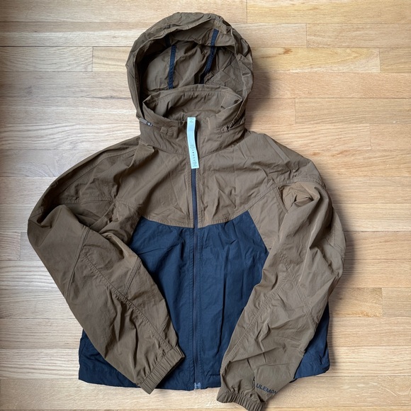 Lululemon Evergreen Cropped Full-Zip Hoodie - Picture 4 of 5